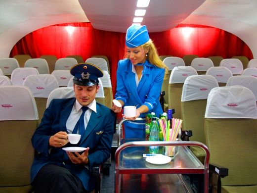 AirBaltic lidojumos vīrieši smalkā stilā varēs iepazīties ar sev simpātiskām pasažierēm