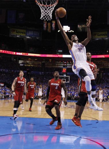„Thunder” pirmajā spēlē pārspēj „Heat”