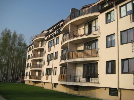 Nekustamo īpašumu tirgū trūkst māju un īres apartamentu