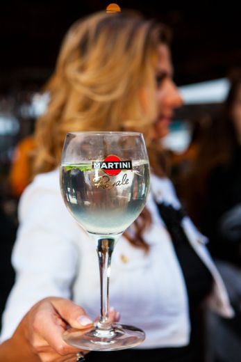 „Martini” kastings uz „Galerija Rīga” jumta