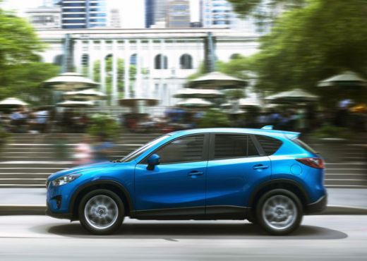 „Mazda“ demonstrē autonomo avārijas bremzēšanas sistēmu