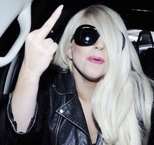PAPARACI FOTO: LADY GAGA atkal parādījusi pliku dibenu
