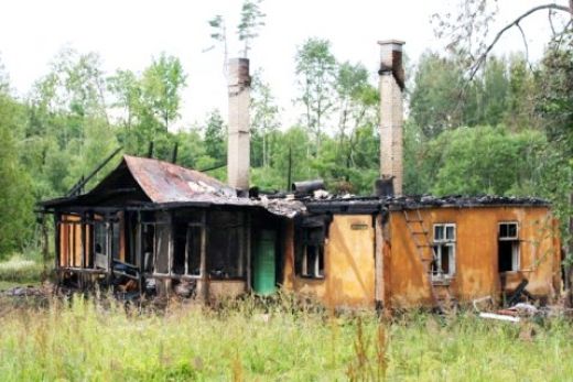 Latviešu tautu aicina palīdzēt. Nodedzis dziesminieka Haralda Sīmaņa miteklis un iedzīve