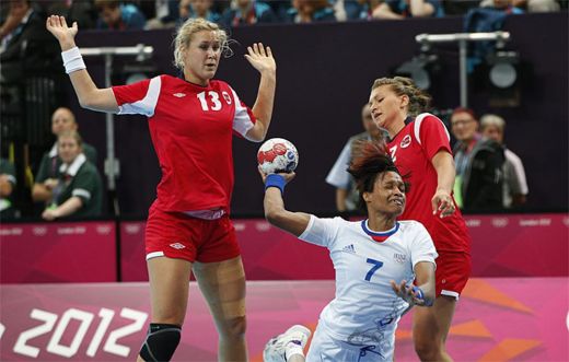 Handbolā sievietēm izkristalizējas ceturtdaļfinālistes