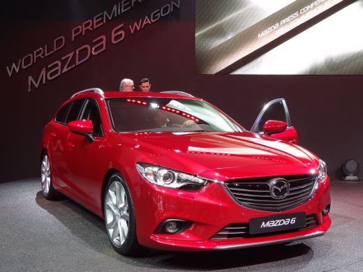 Parīzes auto izstādē prezentē Jaguar F-Type un Mazda6 Wagon