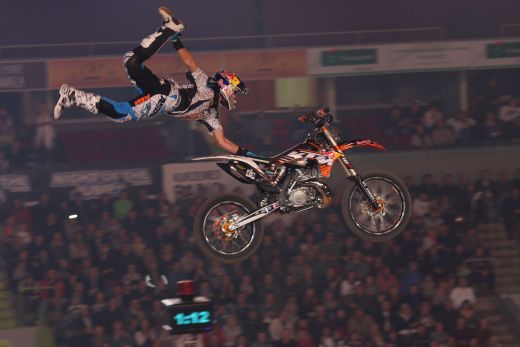 Šovakar Arēnu Rīga piepildīs motofrīstaila pasaules čempionāta adrenalīns