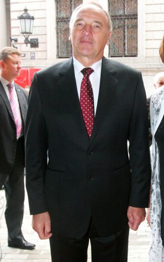 Prezidents Bērziņš runā kā kolhoznieks un netic, ka Latvijā ir nabadzība
