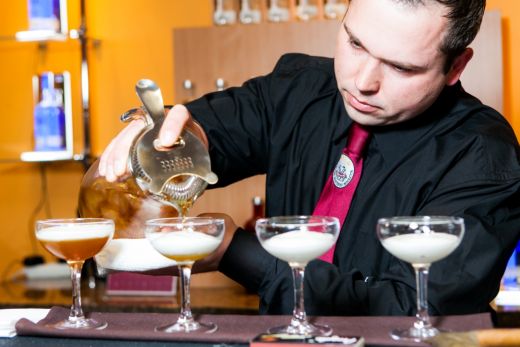 ABSOLUT INVITE bārmeņu konkursā noskaidroti trīs Latvijas finālisti