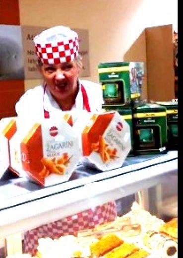 Pārdzērusi jēgu RIMI kūciņu pārdevēja - jauna YouTube sensācija