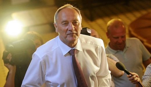 Kā prezidents Bērziņš var normāli strādāt, ja viņa darbu negatīvi vērtē puse Latvijas sabiedrības?