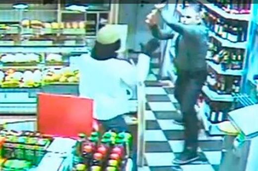 DROSMĪGS VIDEO: Zaglim veikala laupīšana beidzas ar piekaušanu, asarām un arestu