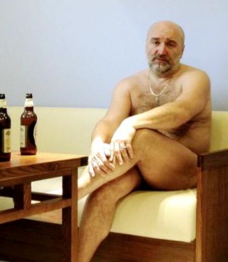 Sievietes tīksminās par kailu Ivaru Godmani un viņa seksīgajām spalviņām- EKSPREMJERA KAILFOTO 