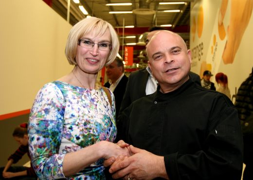 Veselības ministre Circene un šefpavārs Tannis noteikuši gardāko Sieviešu dienas ēdienu