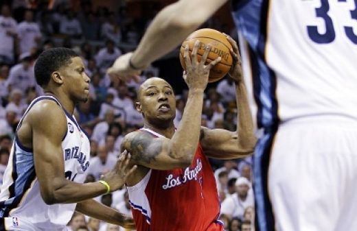 „Clippers” pamanās atspēlēties un uzvar „Grizzlies”