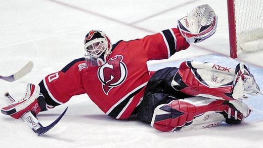 Video: vārtus gūst NHL vārtsargs