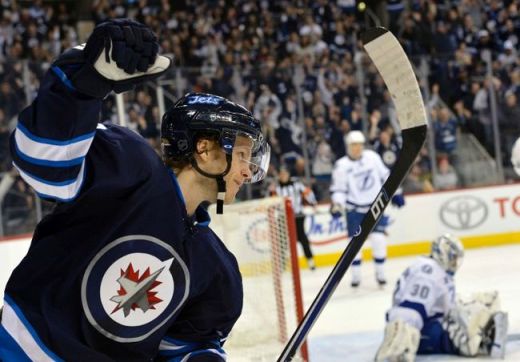 Jets mājās pārspēj Lightning