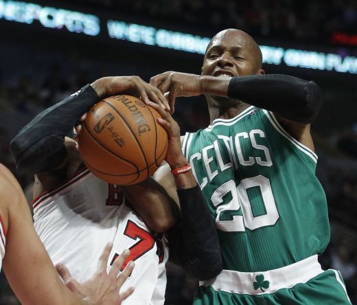 Rondo pret Atlantas „Hawks” nespēlēs, par Allenu nav skaidrs 