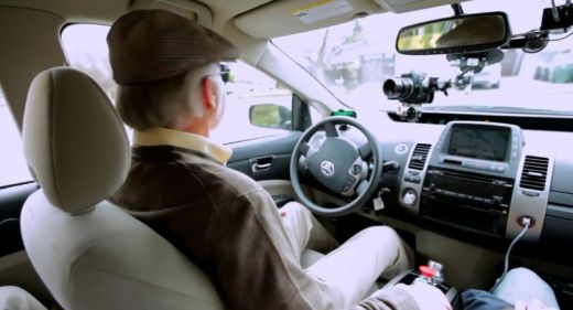Nākotnē automašīnas savā starpā sazināsies un pašas izvairīsies no negadījumiem VIDEO 