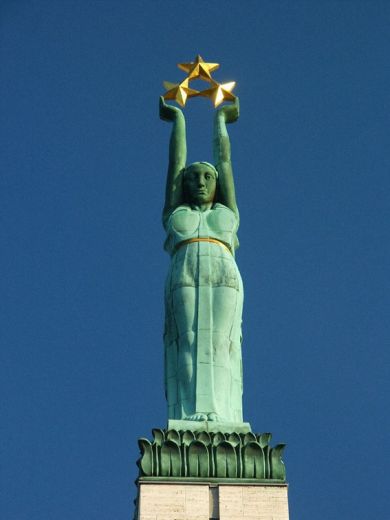 RE-EMIGRĀCIJA: Latvieti, vai brauksi mājās? Mēs palīdzēsim!