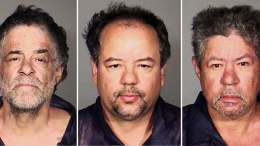 Maniaks 10 gadus dārzā pastaigājas ar pie suņa kaklasiksnas piesaitētu sievieti