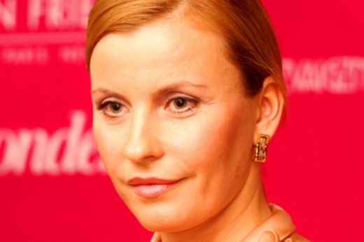 Agnese Zeltiņa un Linda Leen valkā humpalu apģērbus