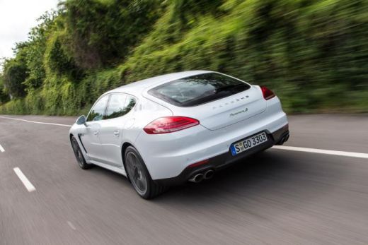 PORSCHE FOTO: Jaunā Panamera S E-Hybrid simpātiska ne tikai izskata dēļ