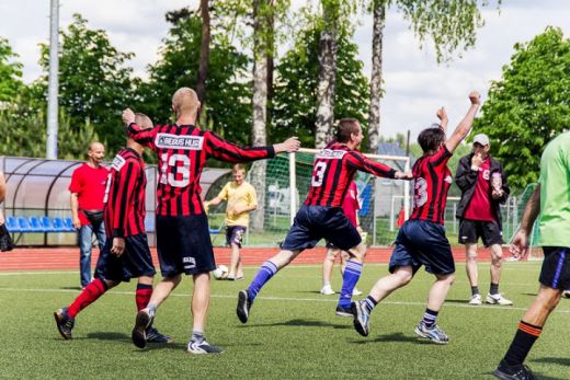Ceļazīmi uz starptautisko mini futbola turnīru „Seni Cup” izcīna aprūpes centra komanda „Mēmele”