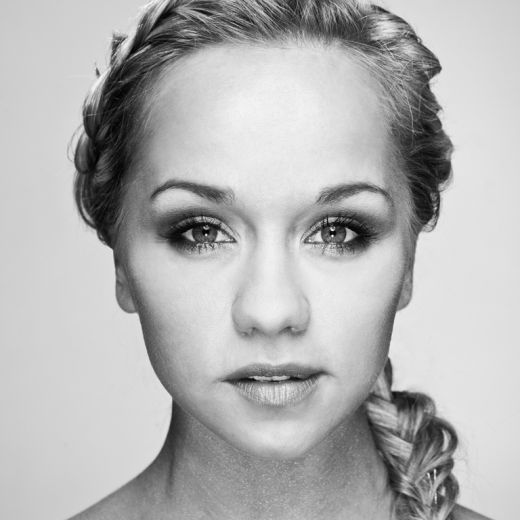 Aisha savā balsī atradusi jaunas krāsas un manieres