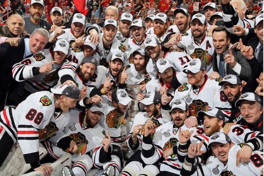 VIDEO: Blackhawks hokejisti iegūst Stenlija kausu