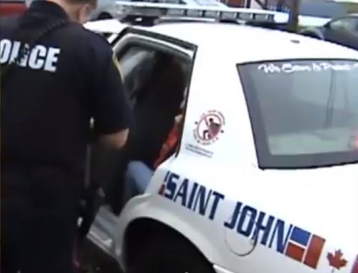 VIDEO: Pats briesmīgākais bildinājums - topošo līgavu apcietina un noved līdz histērijai