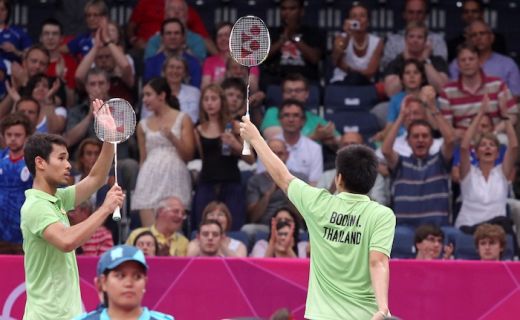 Video: badmintonisti sacensību laikā savā starpā sāk kauties