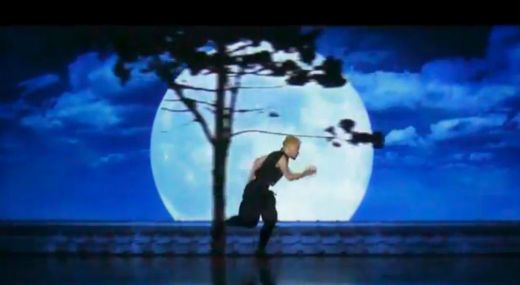 VIDEO: Japānas deju kolektīvs izpilda prātam neaptveramu un elpu aizraujošu priekšnesumu