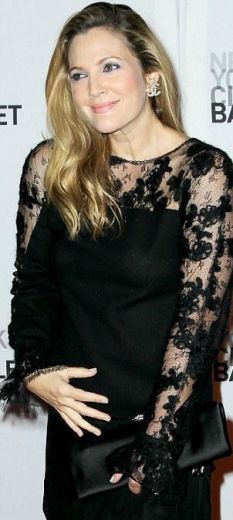 FOTO: No pilna laika māmiņas līdz sarkanā paklāja dīvai -  Drū Berimoras ekstrēmās pārvērtības