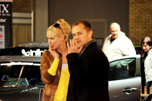 Dzelzītis uz autoizstādi dodas kopā ar Ķestera mīļoto - PAPARACI FOTO