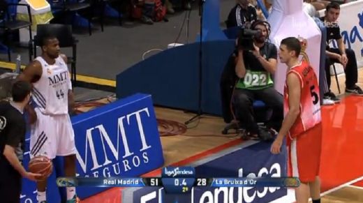VIDEO: Madrides Real basketbolists iemet neticamu tālmetienu - pēdējās sekundēs un... Atmuguriski