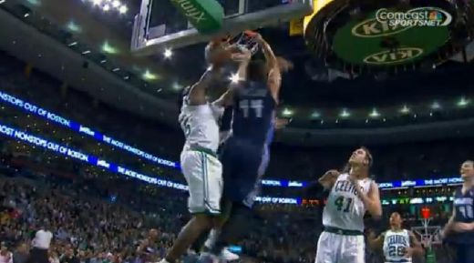 VIDEO: Aizvadītās nedēļas skaistākie Slam Dunk NBA laukumos