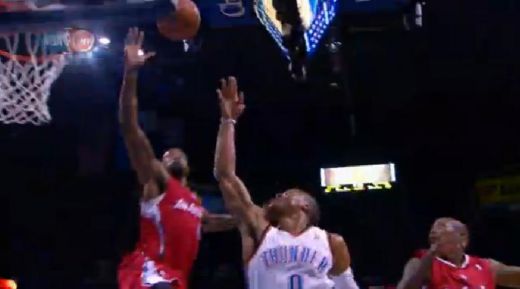 VIDEO: Pagājušās nakts efektīgākās izspēles NBA laukumos