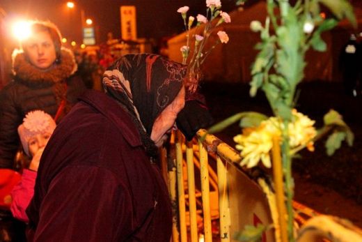 Plkst. 10:00 klusuma brīdis visā valstī. Apturēsim auto, ieslēdzot avārijas starmešus