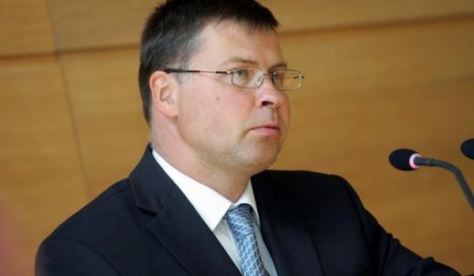 VIDEO: Dombrovskis uzņemoties politisko atbildību par traģēdiju Zolitūdē nolēmis demisionēt