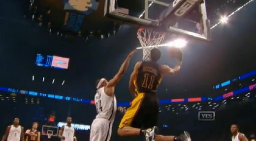 TOP VIDEO: NBA spēlētāji lauž grozus! 27. novembra 10 skaistākās izspēles