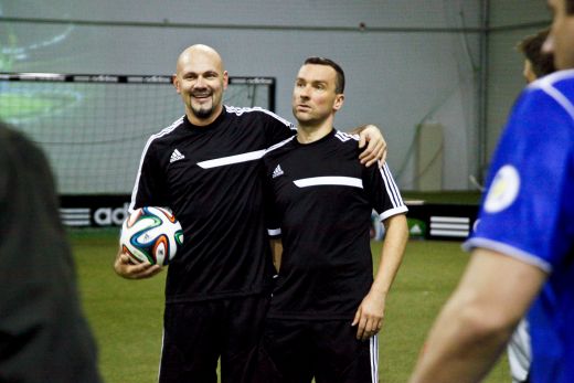 FOTO: 2014. gada FIFA Pasaules futbola čempionāta oficiālo bumbu prezentē arī Latvijā