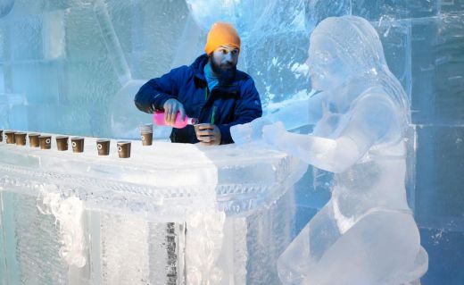 FOTO: Brisele gatavojas grandiozajam ledus skulptūru festivālam