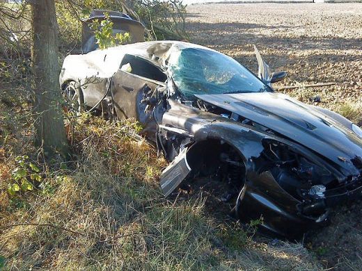 Šausmu VIDEO: Šoferis piedzīvo šaušalīgu avāriju, bet tiek cauri ar vieglu izbīli un nobrāzumiem