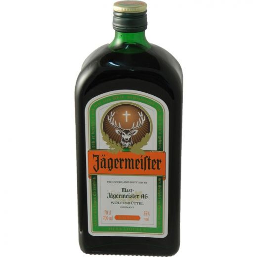 Traks VIDEO: Ardievu aknas! Vīrietis pāris sekunžu laikā iztukšo pamatīgu daudzumu alkohola