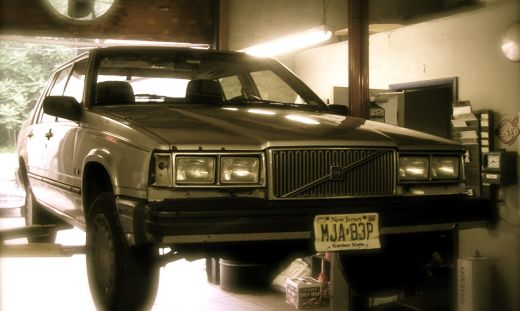 VIDEO: Spilgts piemērs tam, ka Volvo nemirst! Sadauzīts līdz pēdējam, bet turpina dūkt kā bitīte