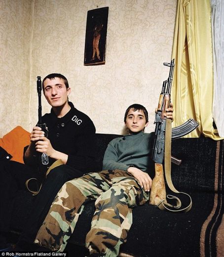 AIZLIEGTIE SOČU FOTO: amizanta pludmale, striptīzklubi, bērni ar kalašņikoviem