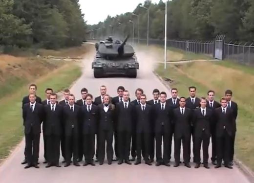 Traks VIDEO: Šādā visai ekstrēmā veidā tiek pārbaudīts, cik labi strādā tanka bremzes