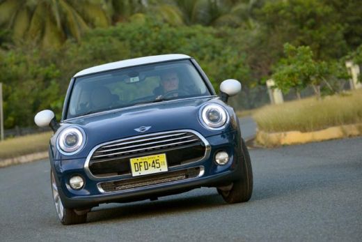 FOTO: Fani sarosās! Uzmanības centrā jaunais Mini Cooper 2014