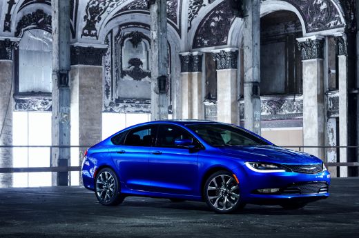 VIDEO: Jaunais Chrysler sapnis pārtop realitātē. Tuvplānā - 2015 Chrysler 200