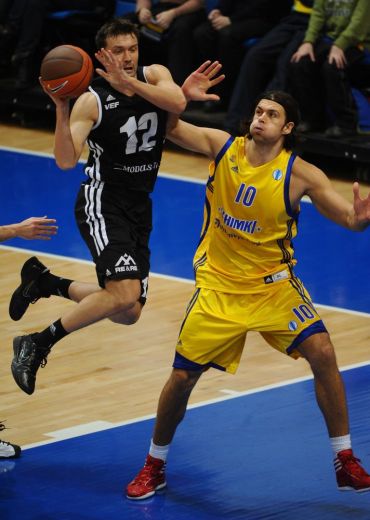 „VEF” viena soļa attālumā no zelta